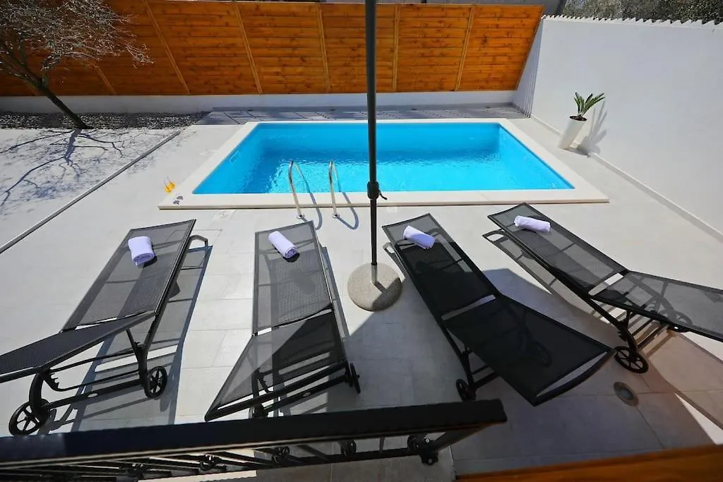 Luxury Apartment Petra With Private Pool Zadar